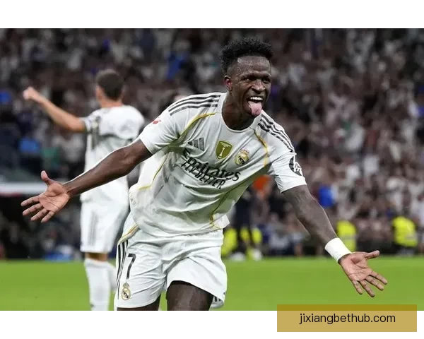 马略卡后卫赛场挑衅维尼修斯戏称其踢球如玩沙滩球 马略卡后卫赛场挑衅维尼修斯戏称其踢球如玩沙滩球